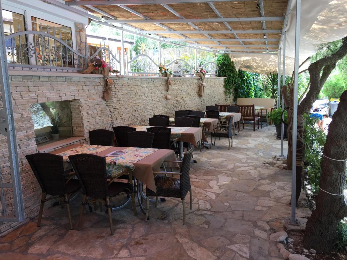 Rooms By The Sea Hvar - 8785 ฮวาร์ ภายนอก รูปภาพ