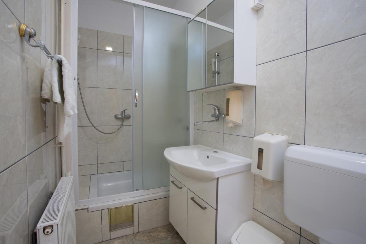 Rooms By The Sea Hvar - 8785 ฮวาร์ ภายนอก รูปภาพ