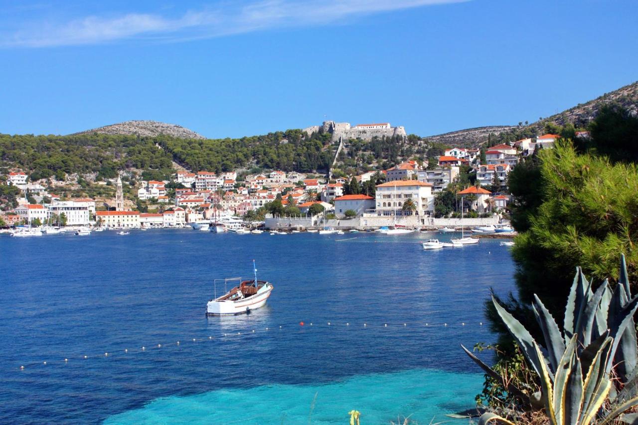 Rooms By The Sea Hvar - 8785 ฮวาร์ ภายนอก รูปภาพ